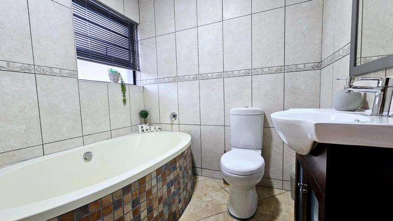 5 Bedroom Property for Sale in Dana Bay Western Cape